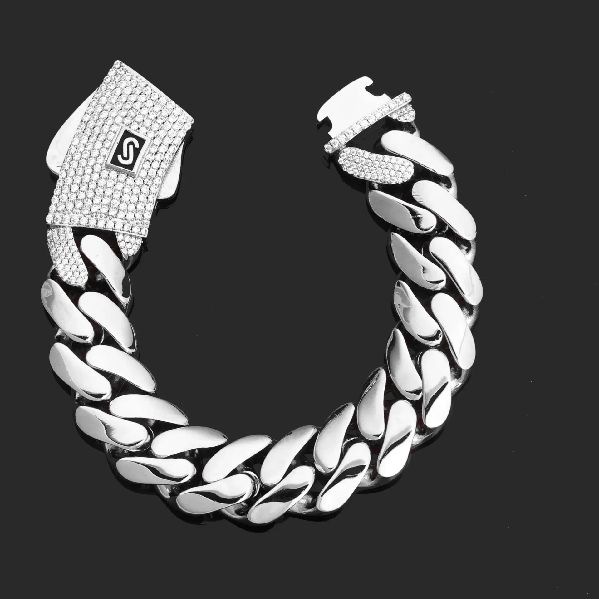 Custom 14K Gold Cuban Chain Bracelet for Men | Caratix Jewelry - CaratixJewelry